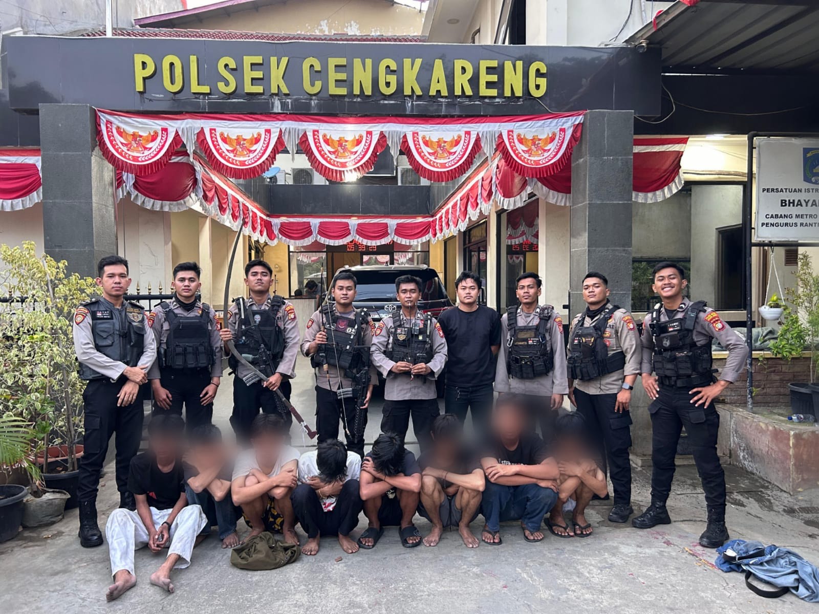 polisi-cegah-tawuran-pelajar-di-cengkareng-sita-celurit-dan-petasan