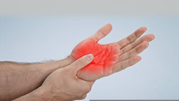 7 Penyebab Umum Nyeri Tangan dan Cara Mengatasinya